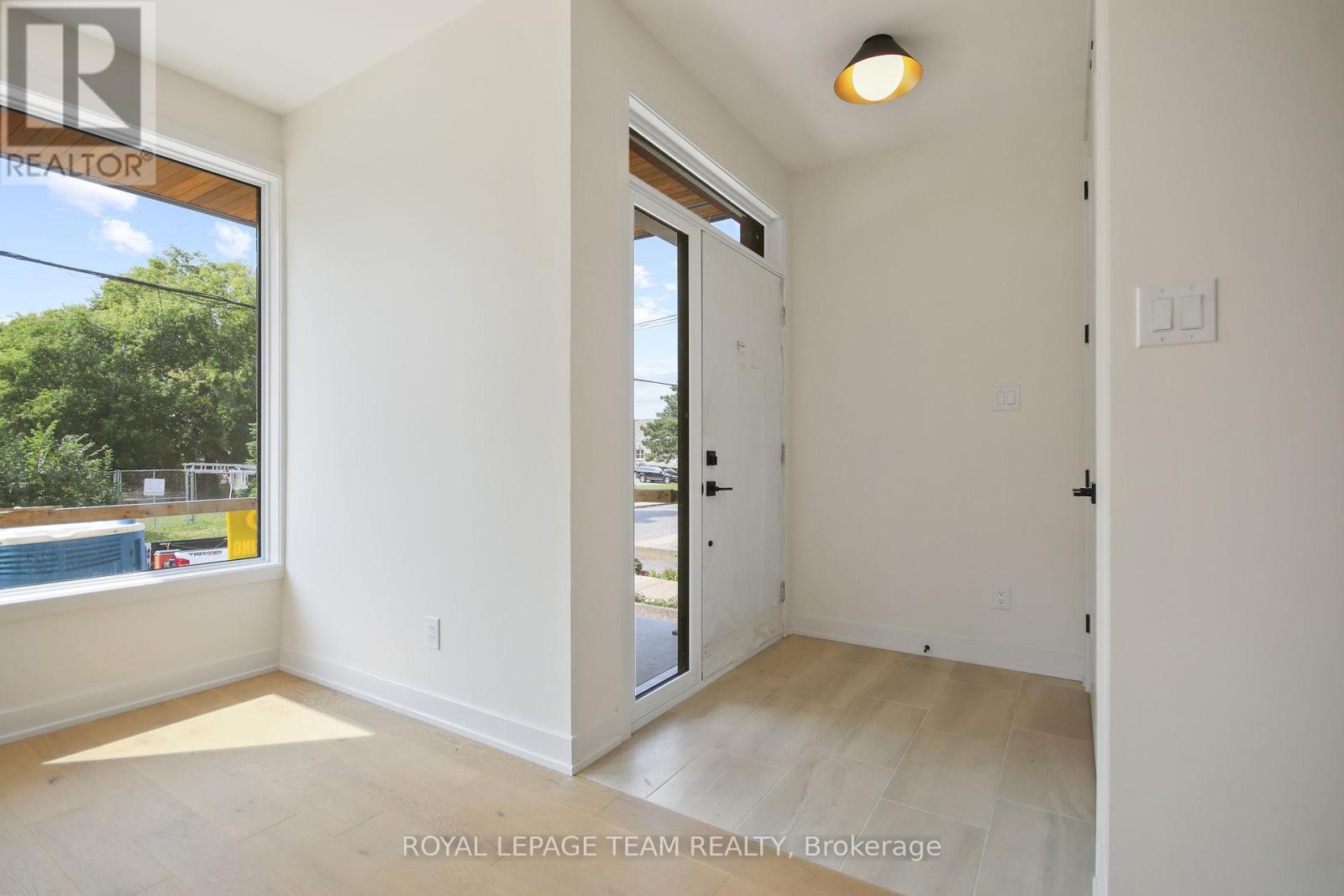 Property at B/B2 - 241 BREEZEHILL AVENUE S image 3