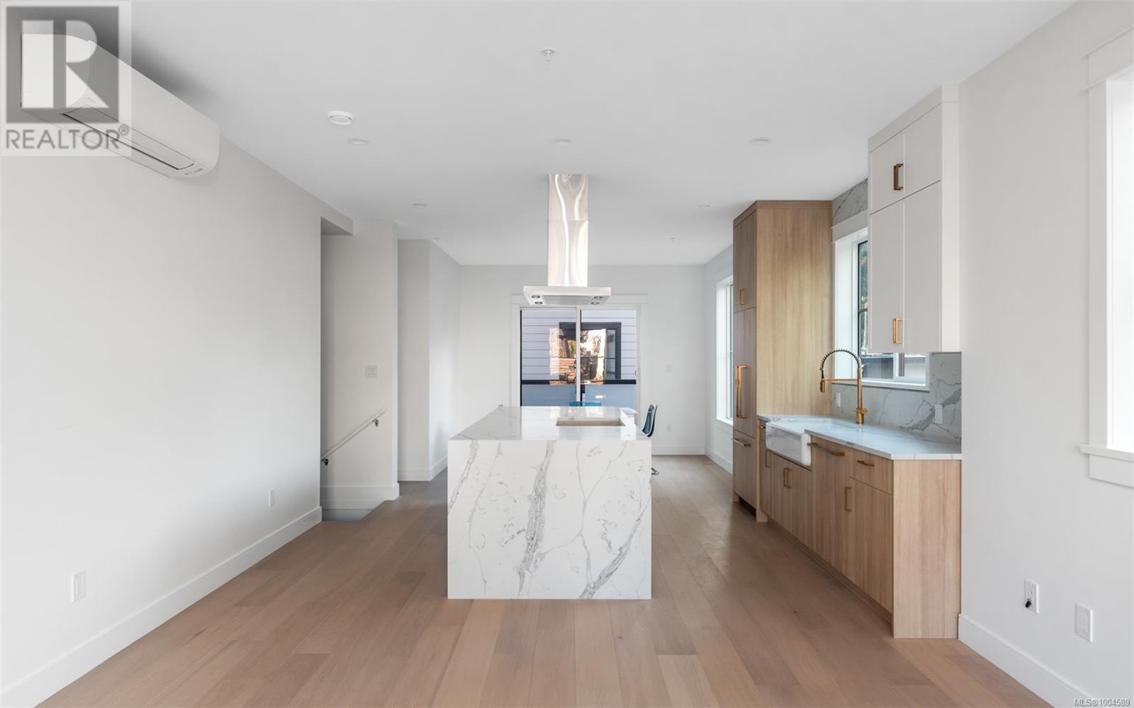 Property at 4 820 Dunsmuir Rd image 4