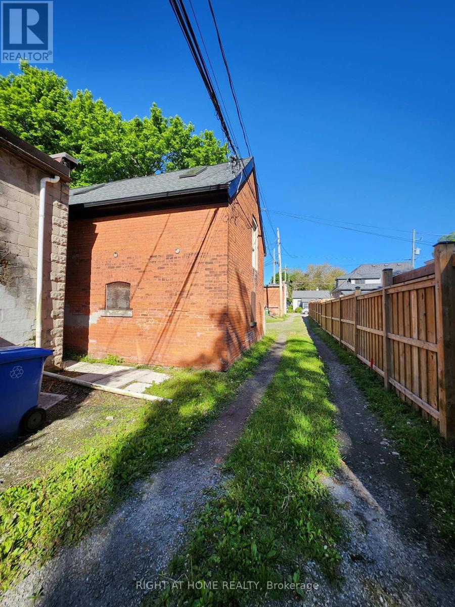 Garage - 171 King Street W, Hamilton, Ontario  L9H 1V3 - Photo 6 - X12245106
