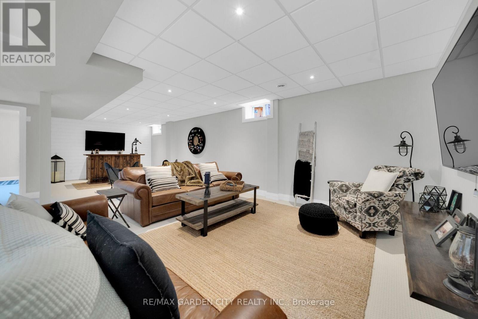 6 Vanderburgh Lane, Grimsby, Ontario  L3M 1P5 - Photo 38 - X12245197