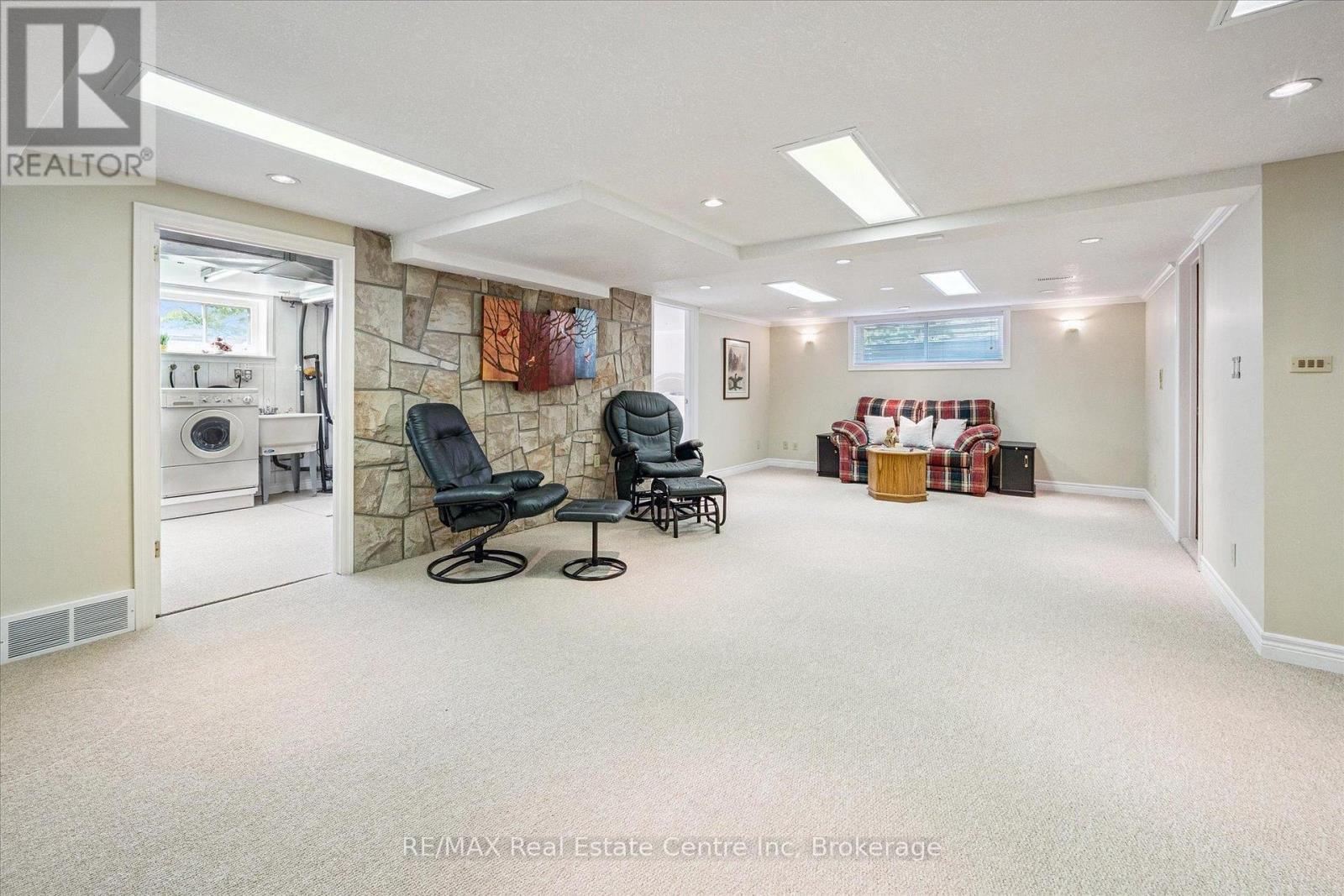 6618 Laird Road W, Guelph, Ontario  N1H 6J3 - Photo 17 - X12245262