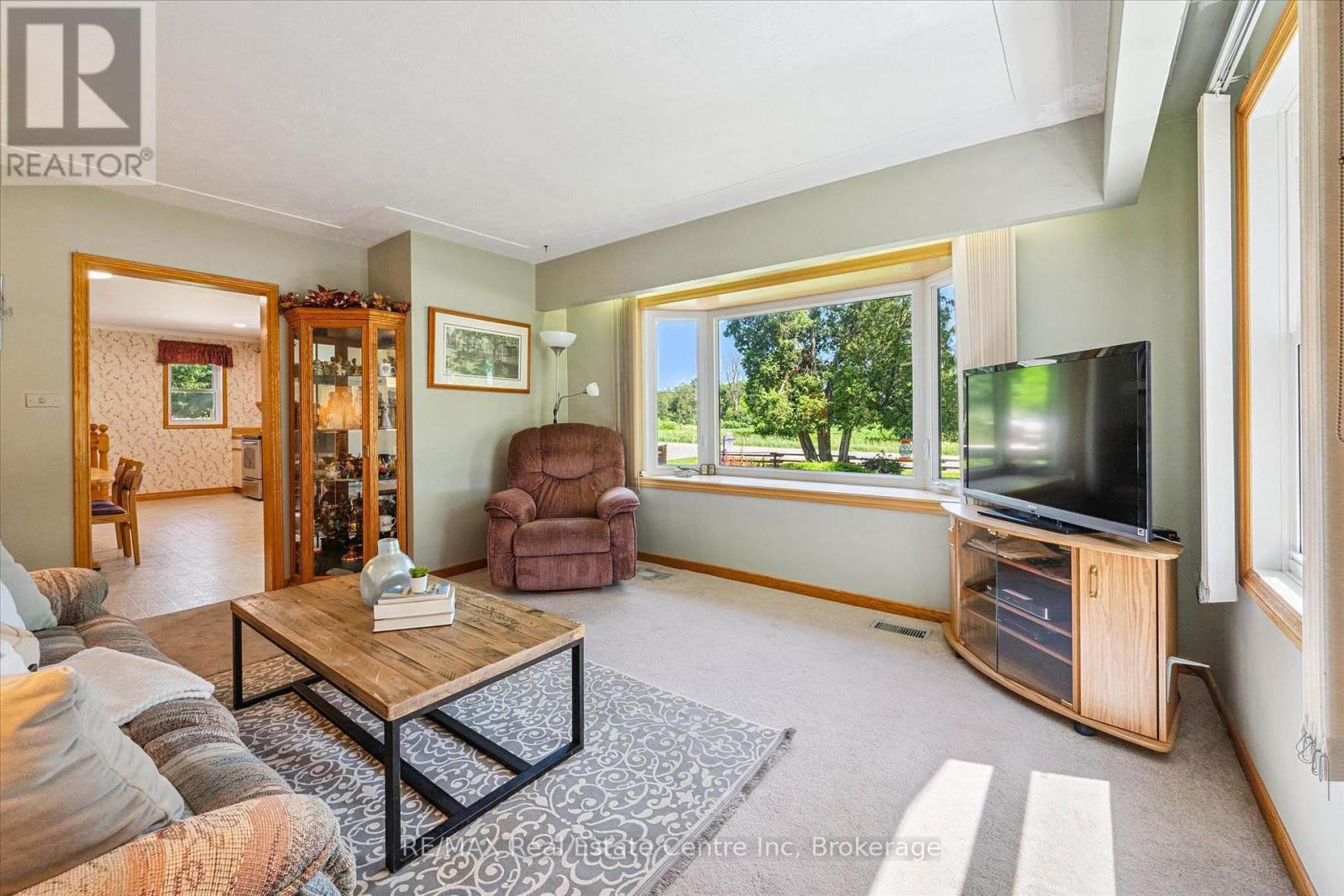 6618 Laird Road W, Guelph, Ontario  N1H 6J3 - Photo 8 - X12245262