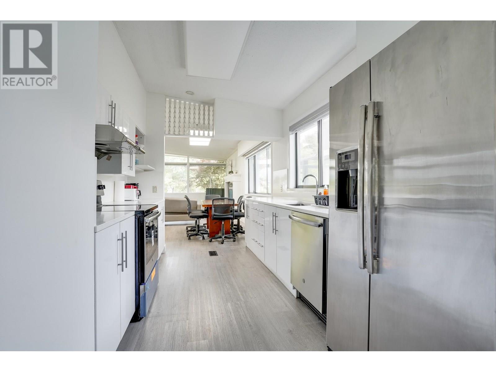 Listing Picture 4 of 18 : 1726 PENTICTON STREET, Vancouver / 溫哥華 - 魯藝地產 Yvonne Lu Group - MLS Medallion Club Member