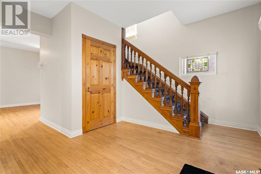 Property at 2220 Lorne STREET image 2