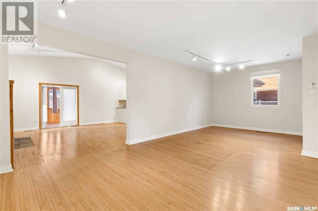 Property at 2220 Lorne STREET image 4
