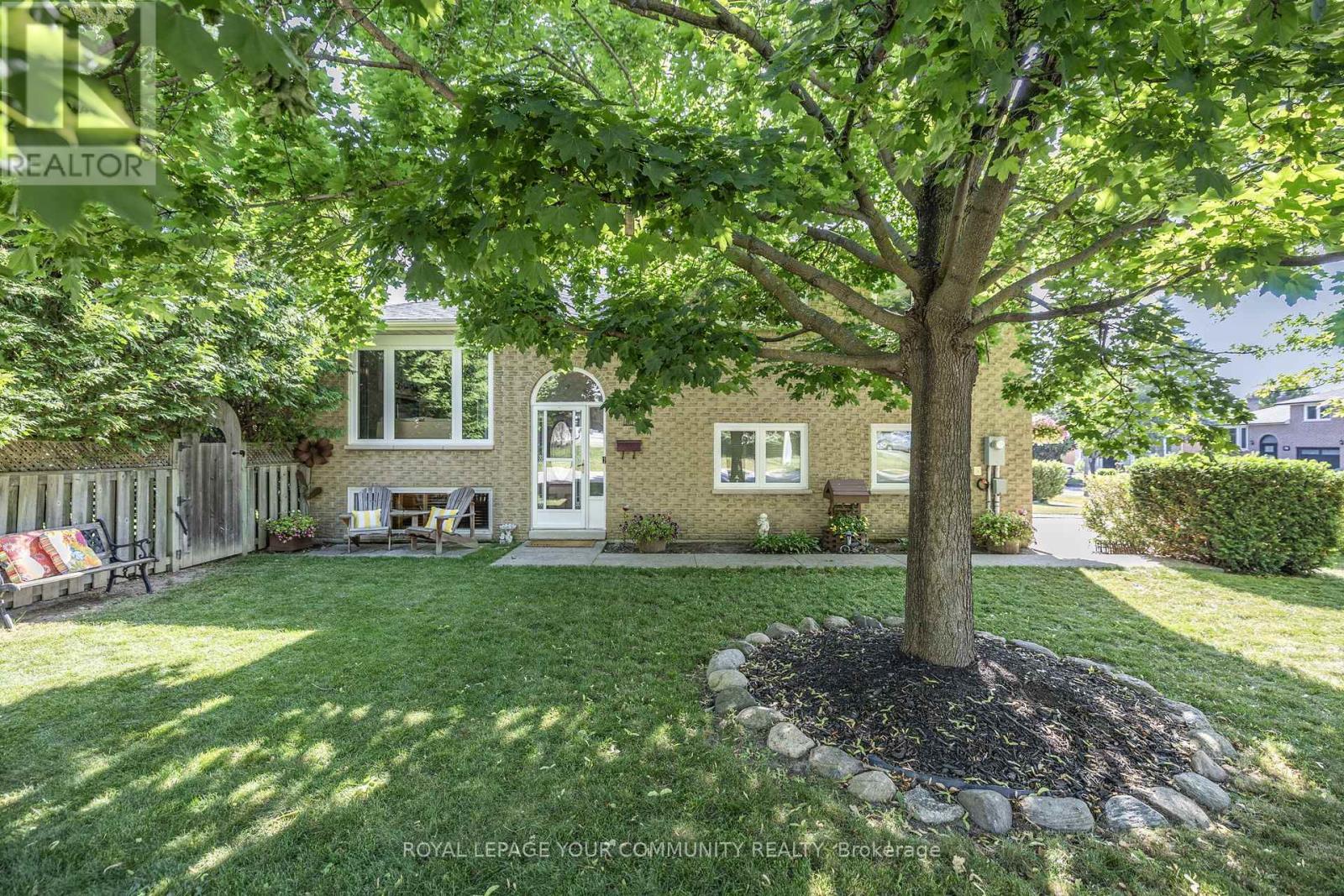 Property at 69 WOOD CRESCENT image 3