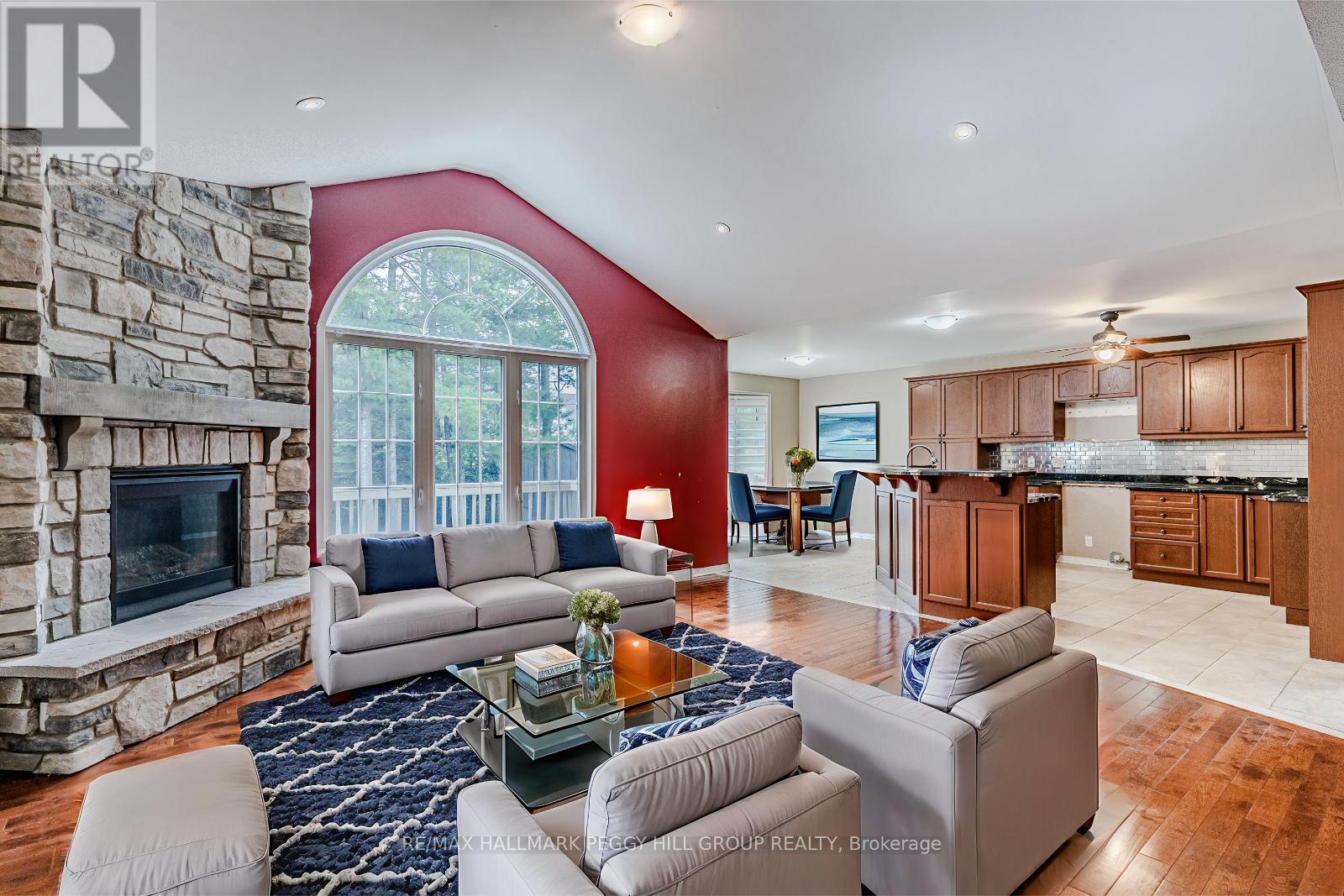 Property at 31 FAWNDALE CRESCENT image 3
