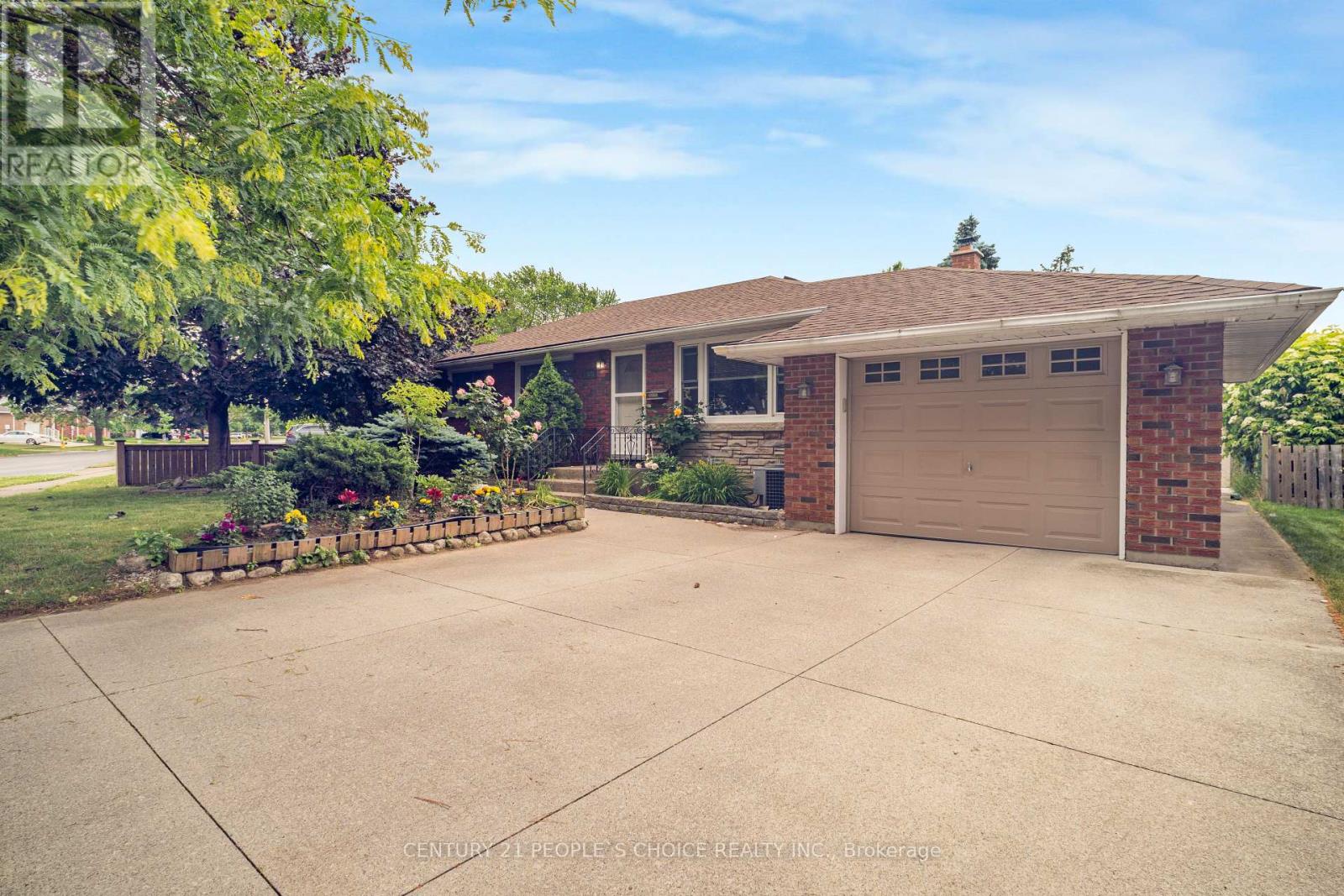 Property at 385 GRANTHAM AVENUE image 1