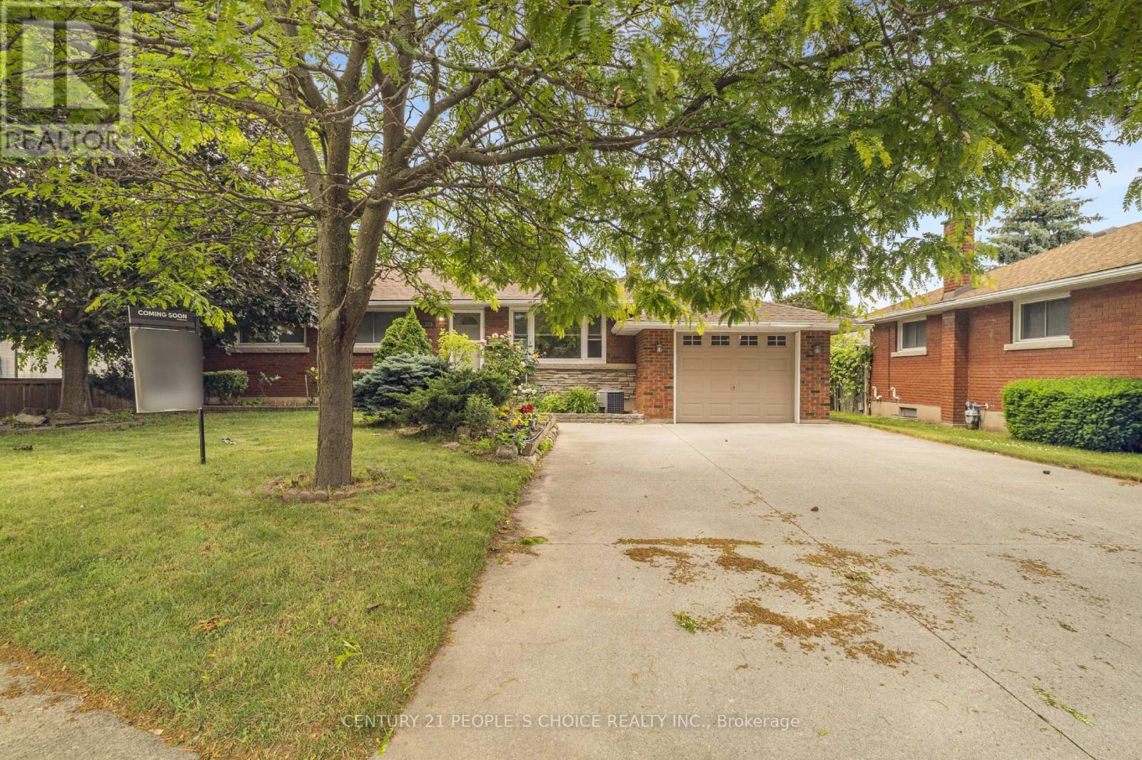 Property at 385 GRANTHAM AVENUE image 2