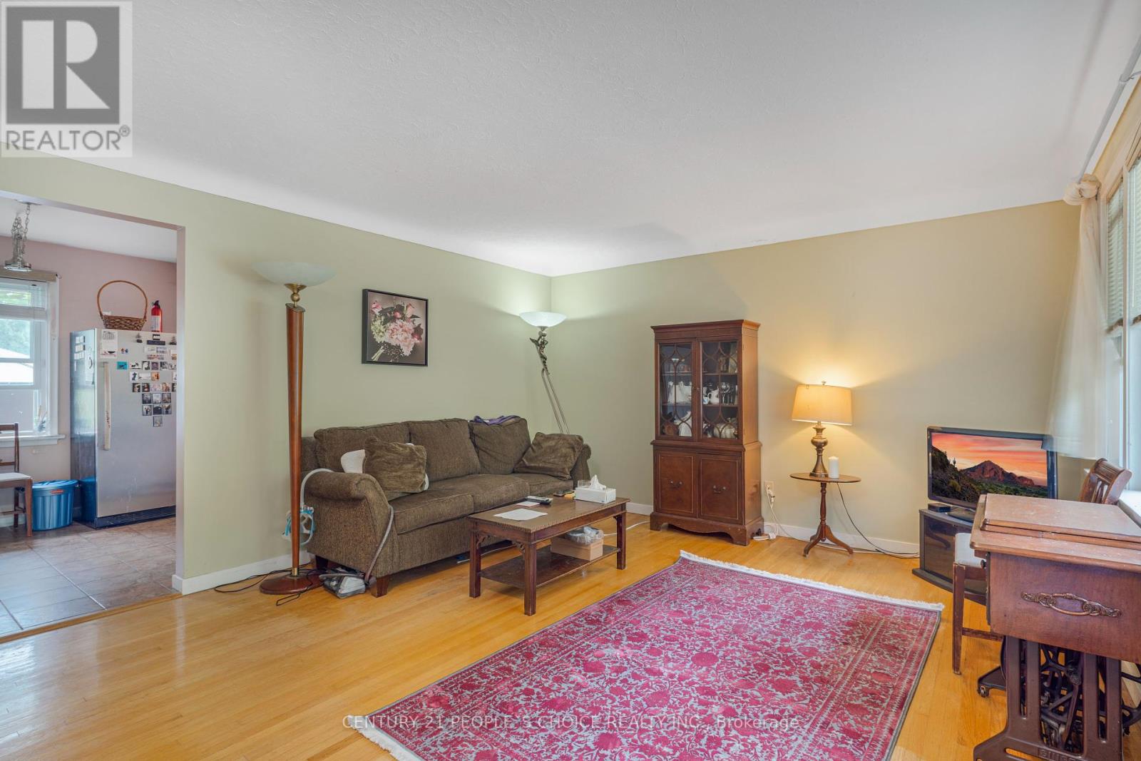 Property at 385 GRANTHAM AVENUE image 3