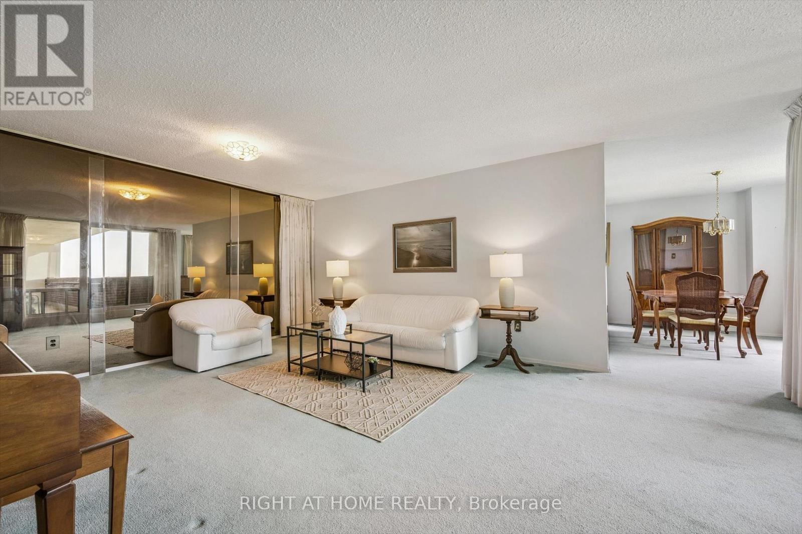 Property at 802 - 1515 LAKESHORE ROAD E image 4