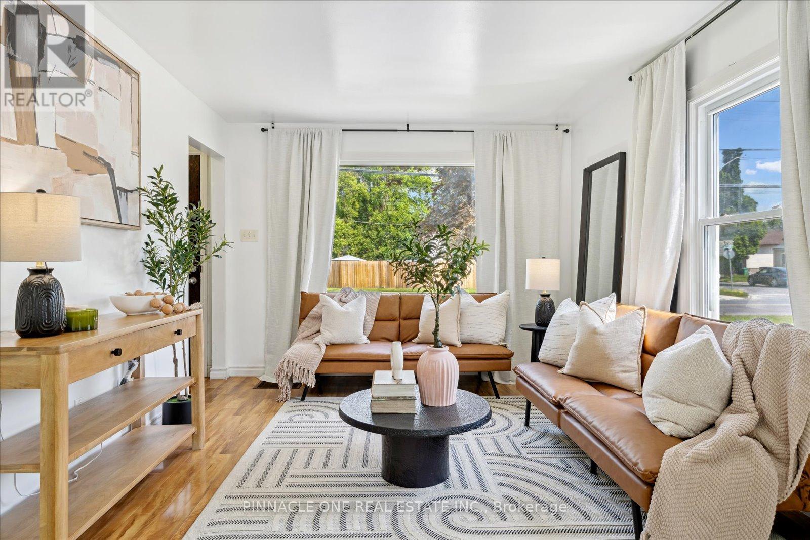 Property at 425 PARKHILL ROAD W image 2