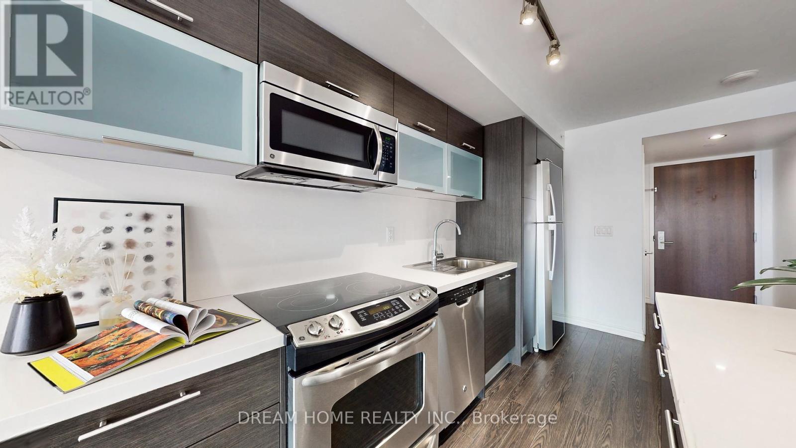 2105 - 386 Yonge Street, Toronto, Ontario  M5B 0A5 - Photo 10 - C12245311