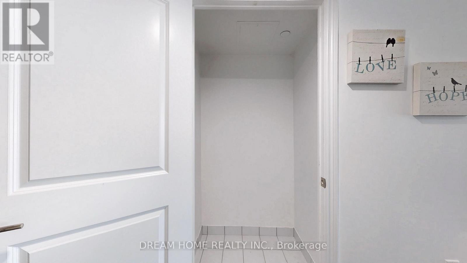 2105 - 386 Yonge Street, Toronto, Ontario  M5B 0A5 - Photo 19 - C12245311