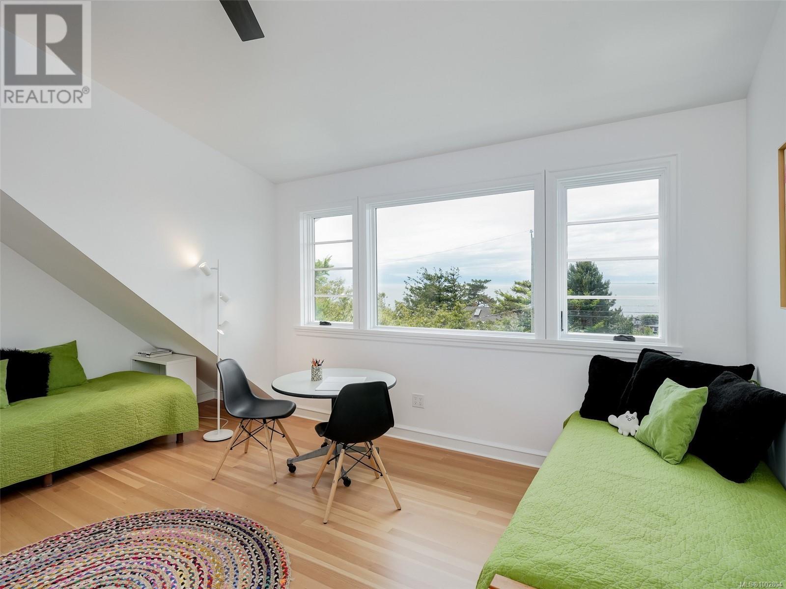Property at 100 King George Terr image 2