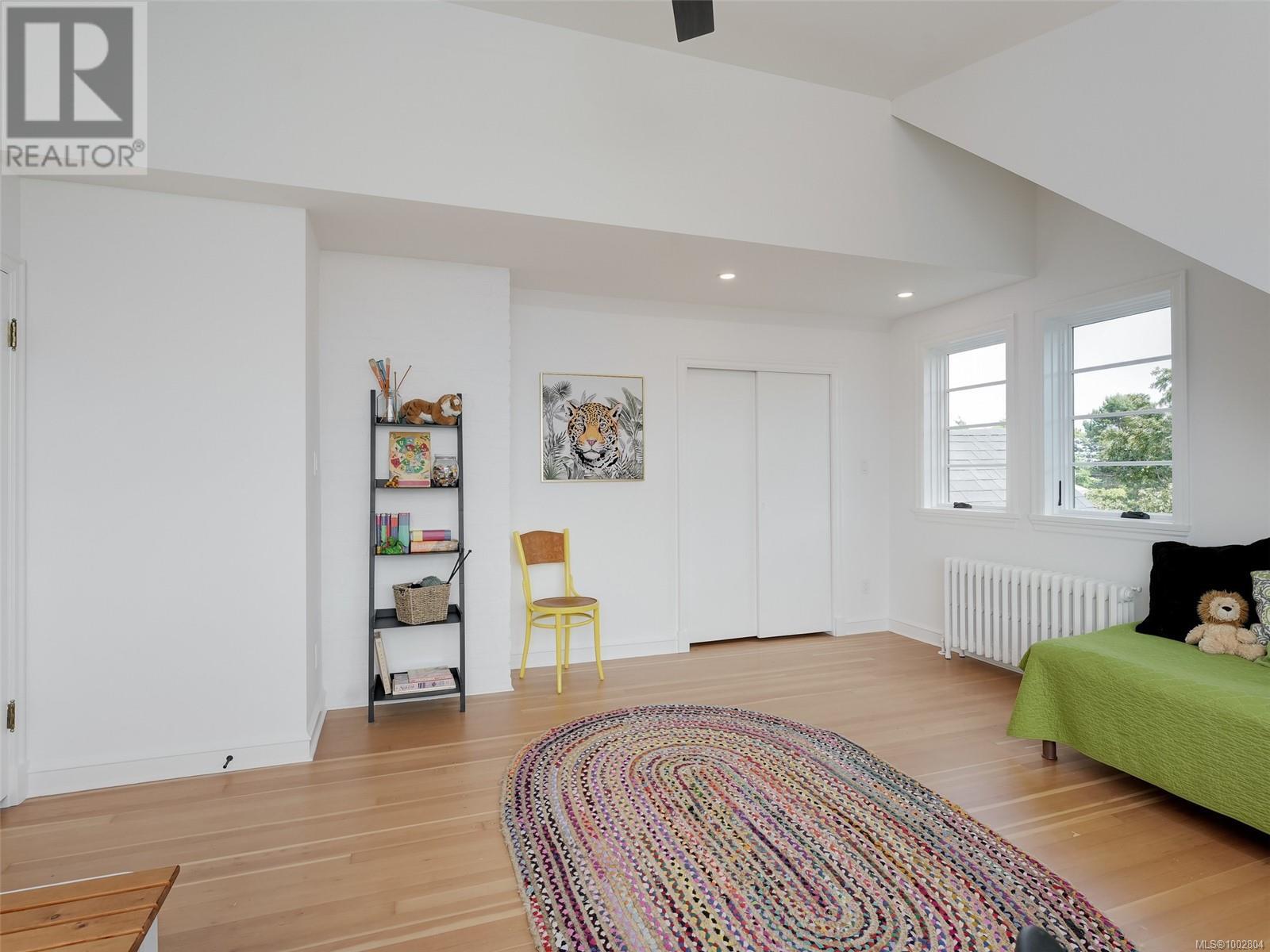 Property at 100 King George Terr image 3