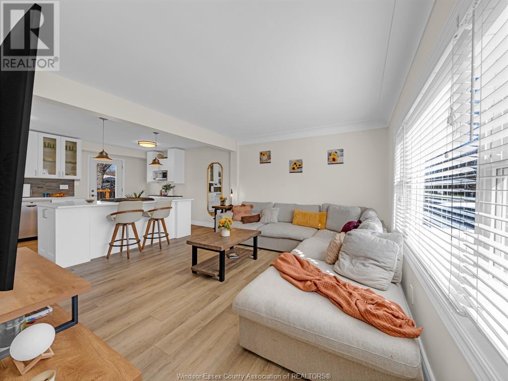 Property at 1131 FAIRVIEW BLVD. image 5
