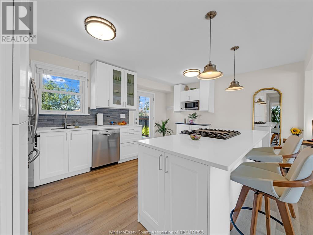 Property at 1131 FAIRVIEW BLVD. image 4