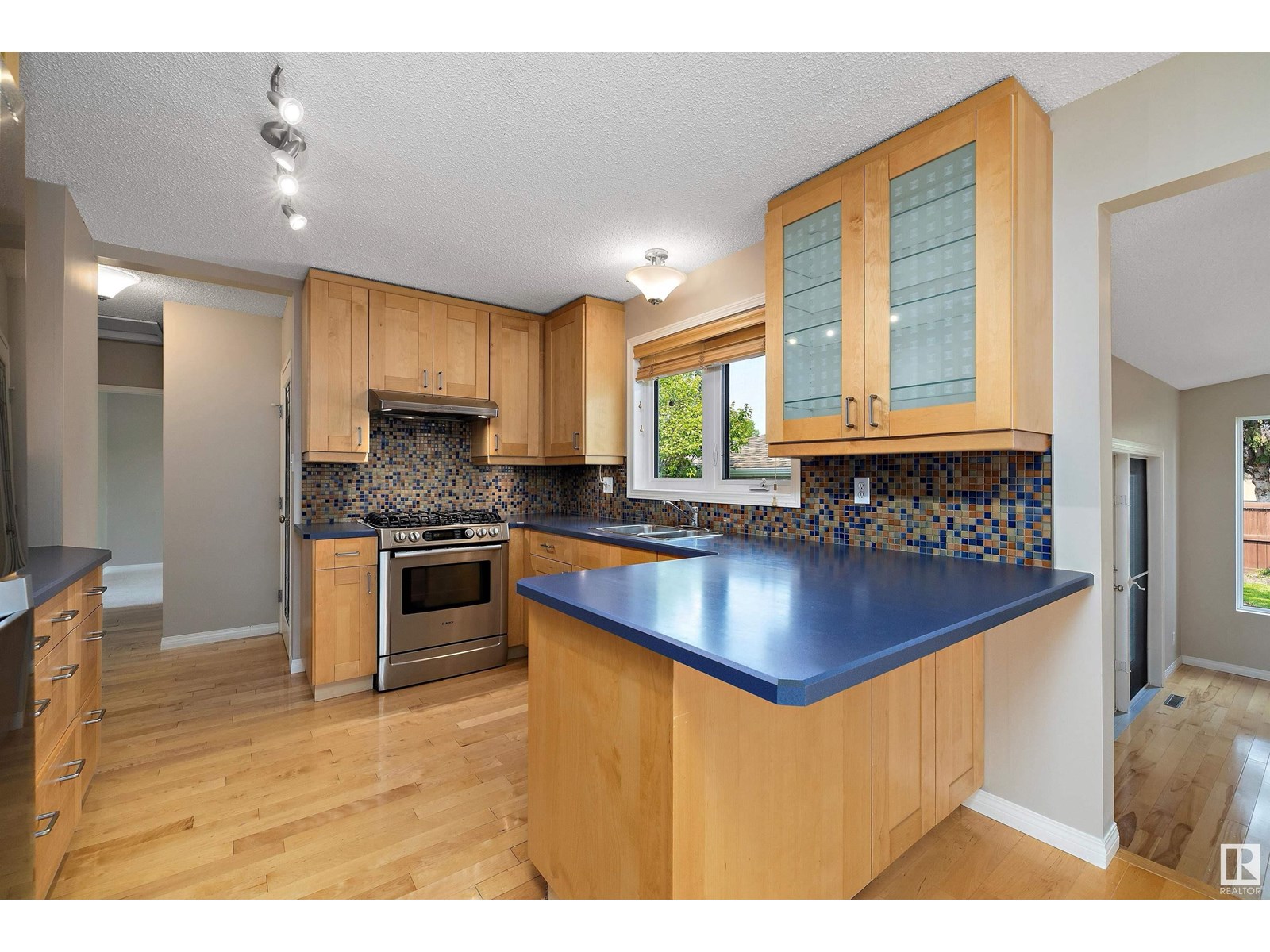 Property at 11716 39 AV NW image 2