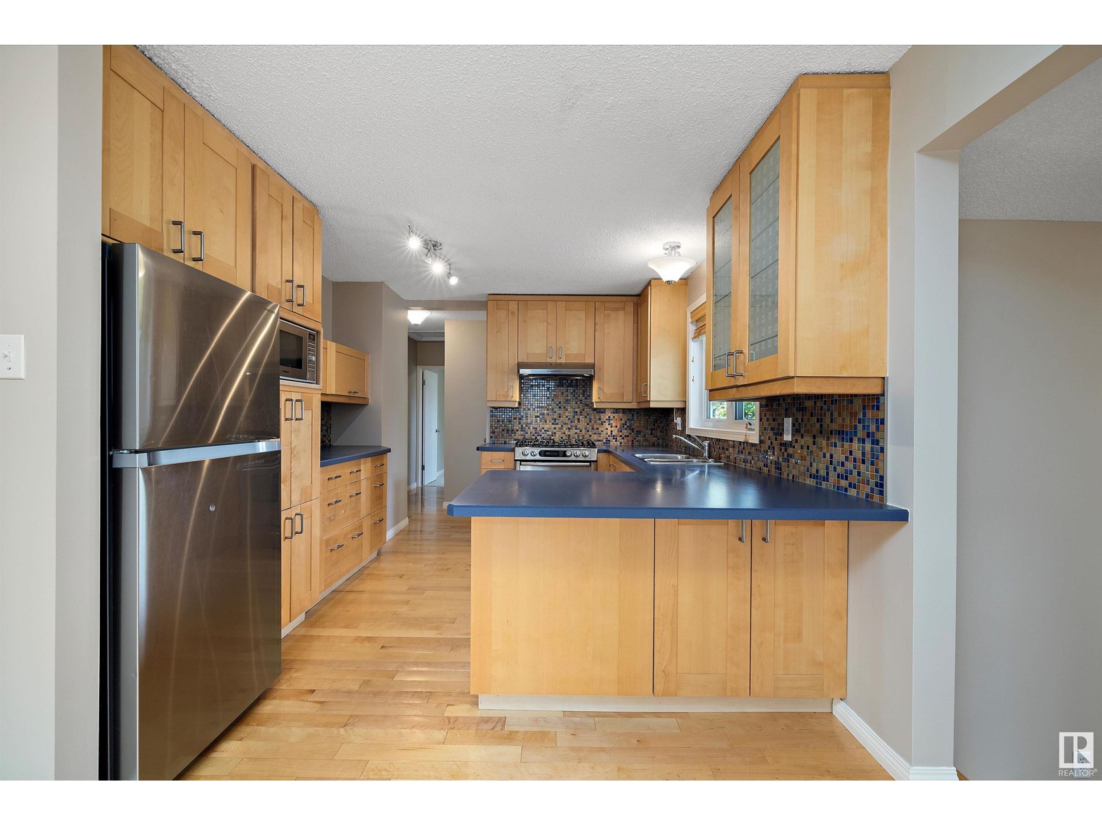 Property at 11716 39 AV NW image 3