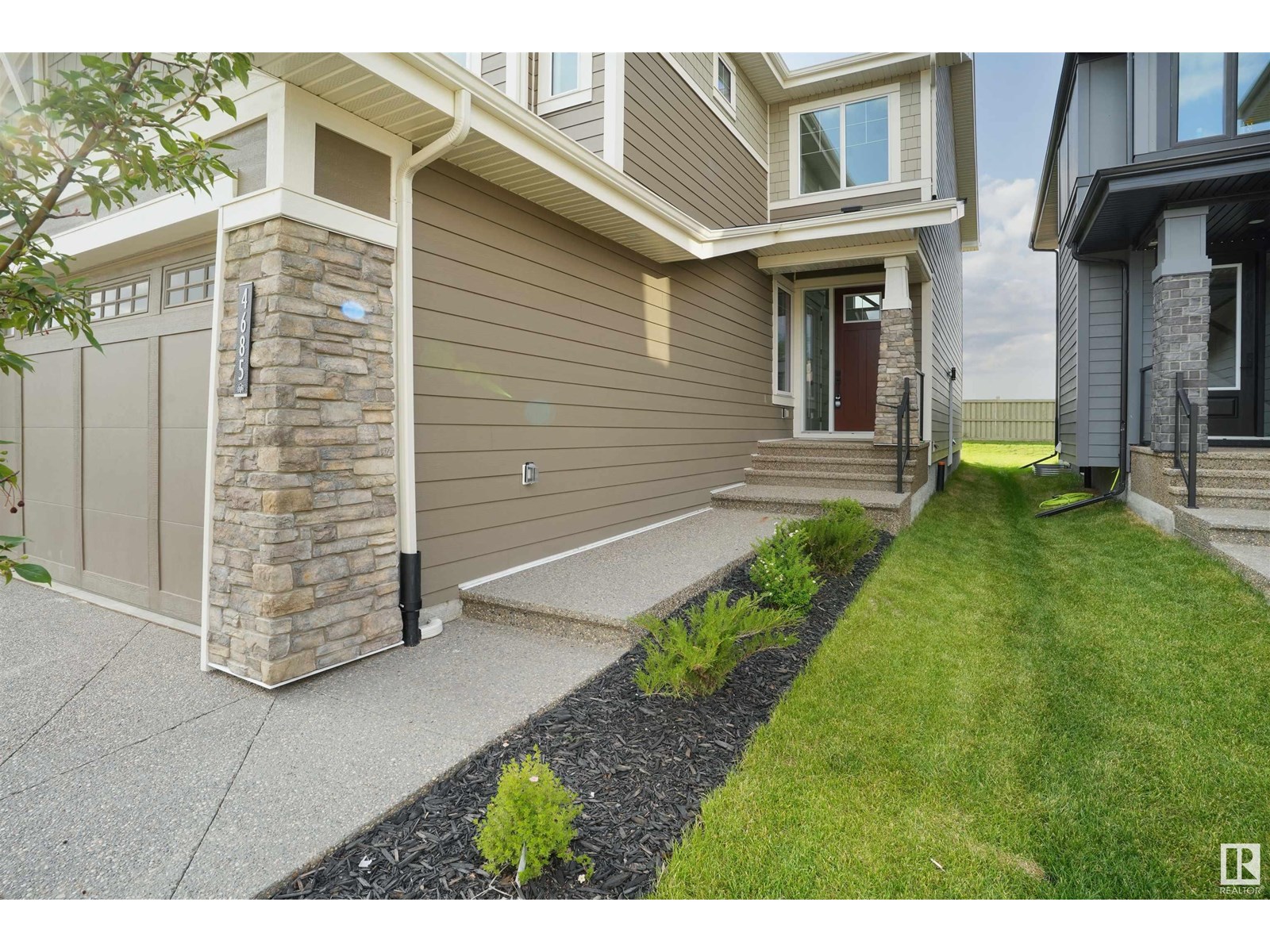 4685 Chegwin Wd Sw, Edmonton, Alberta  T6W 4A7 - Photo 2 - E4444265