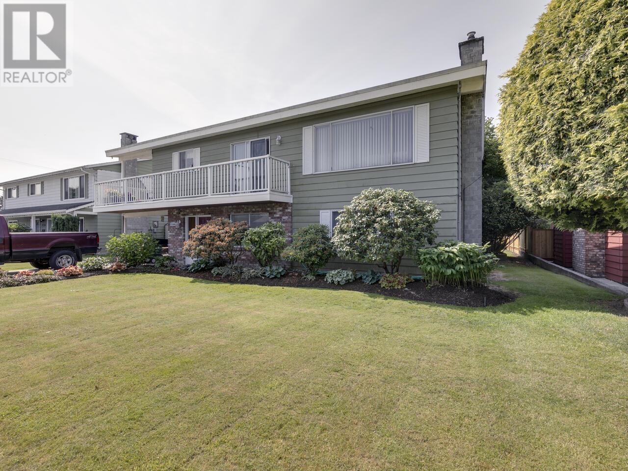Property at 5566 49 AVENUE image 3