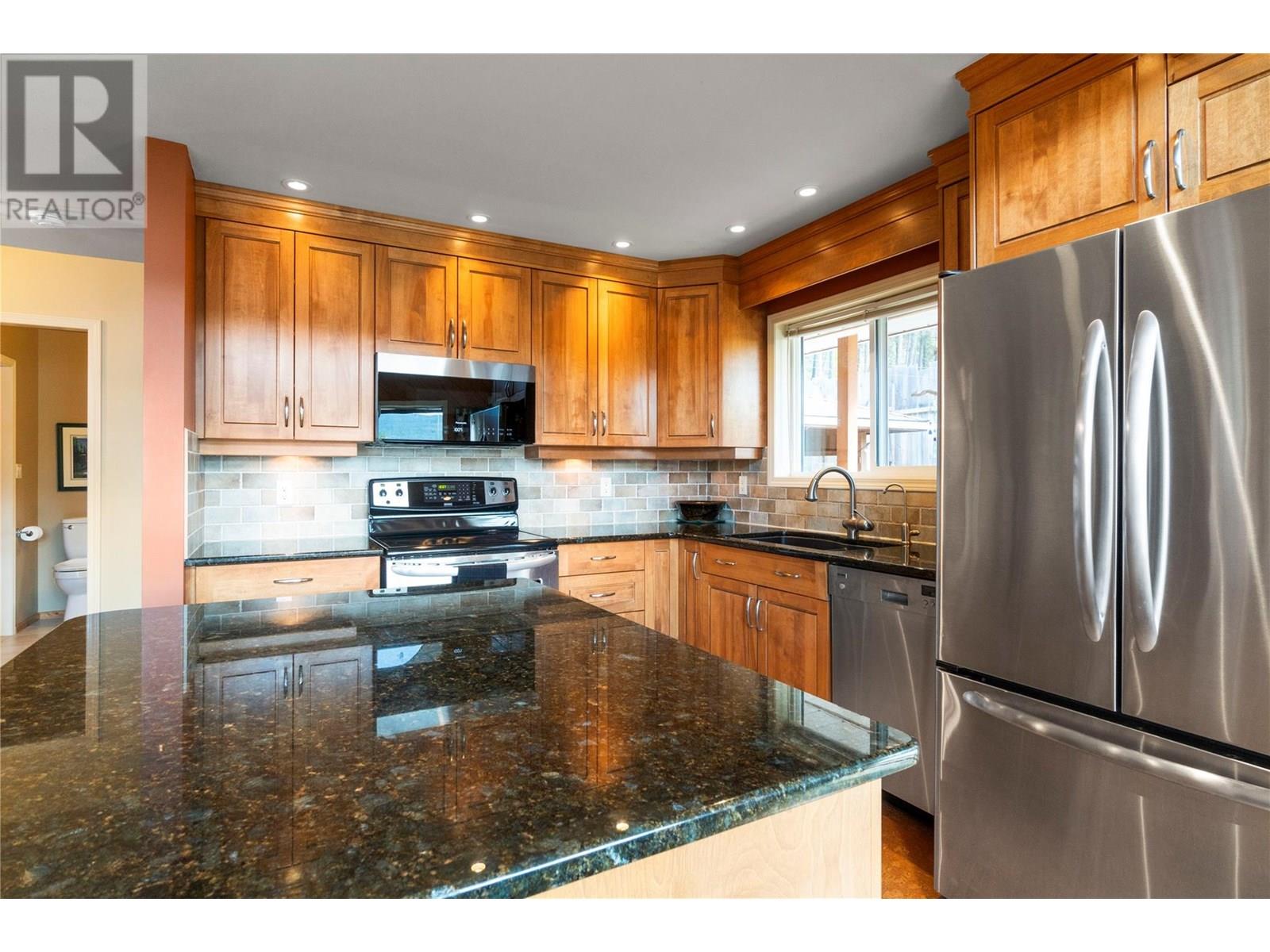 5261 Hlina Road, Celista, British Columbia  V0E 1M6 - Photo 6 - 10353737
