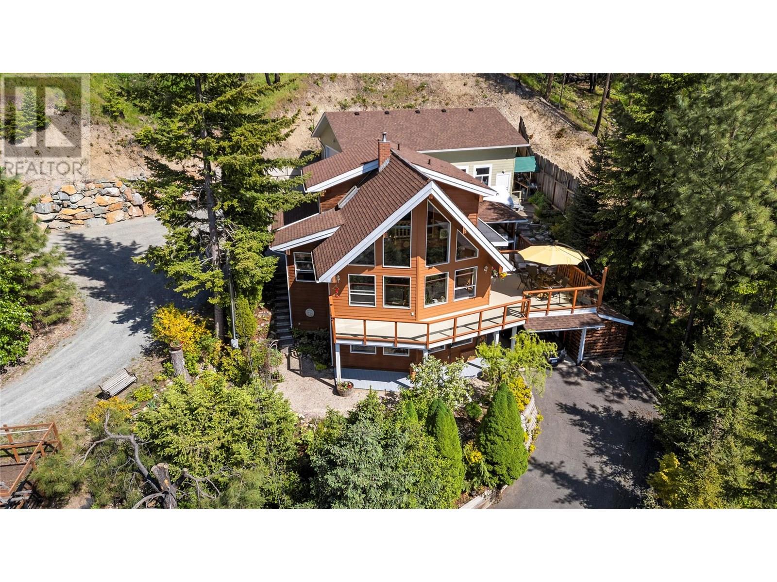 5261 Hlina Road, celista, British Columbia