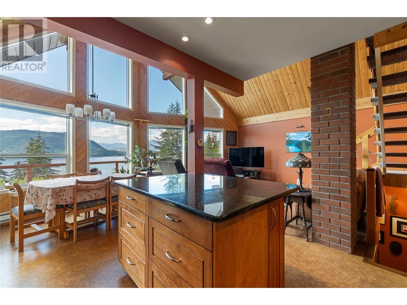5261 Hlina Road, Celista, British Columbia  V0E 1M6 - Photo 4 - 10353737