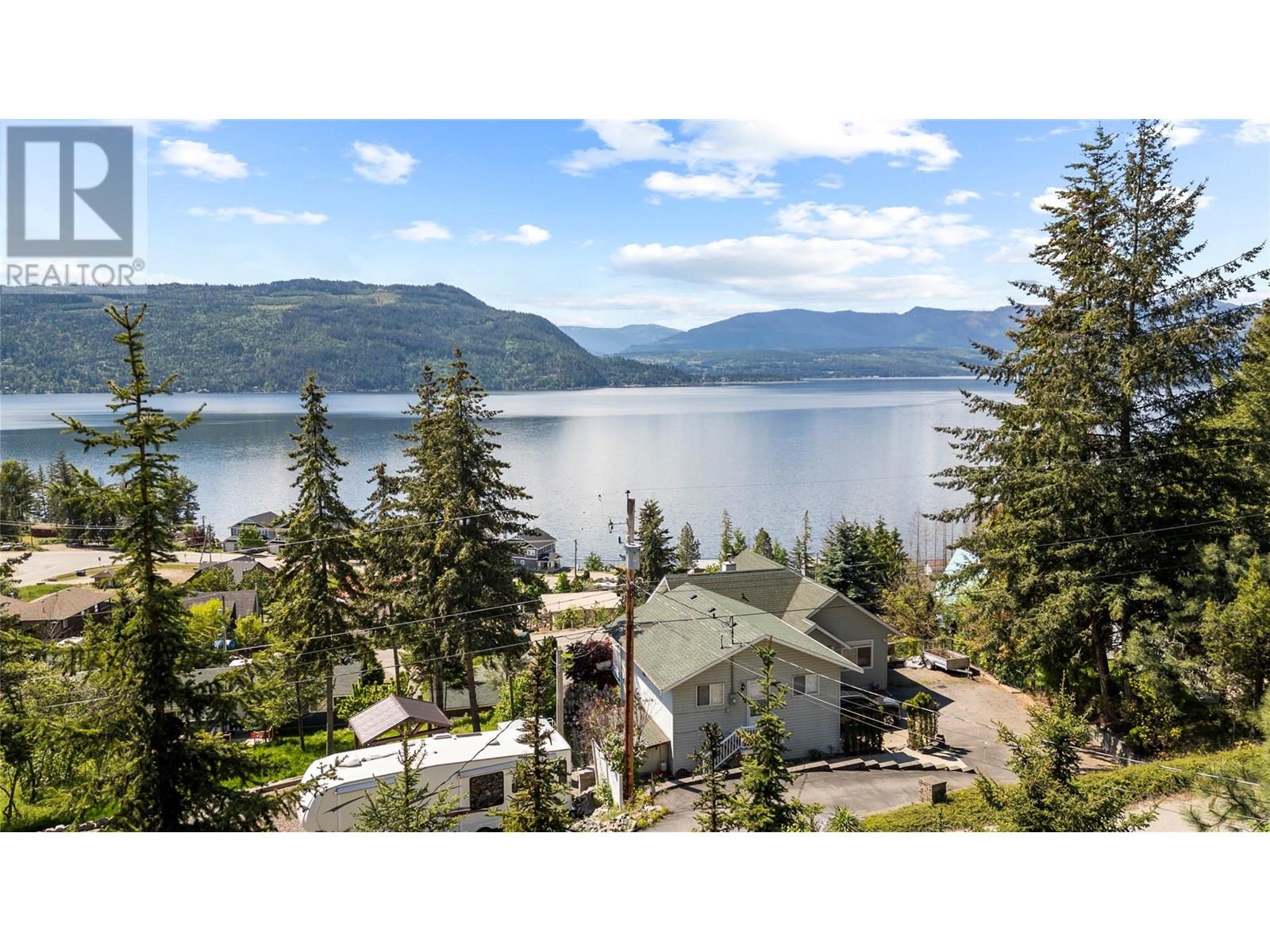 5261 Hlina Road, Celista, British Columbia  V0E 1M6 - Photo 3 - 10353737