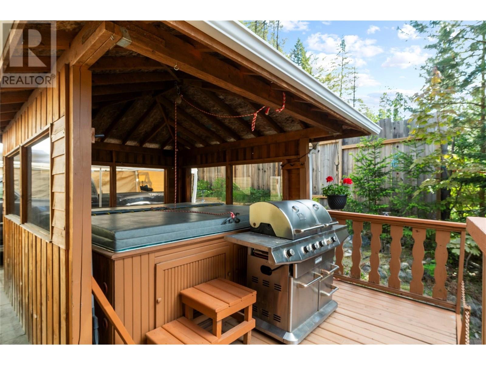 5261 Hlina Road, Celista, British Columbia  V0E 1M6 - Photo 47 - 10353737