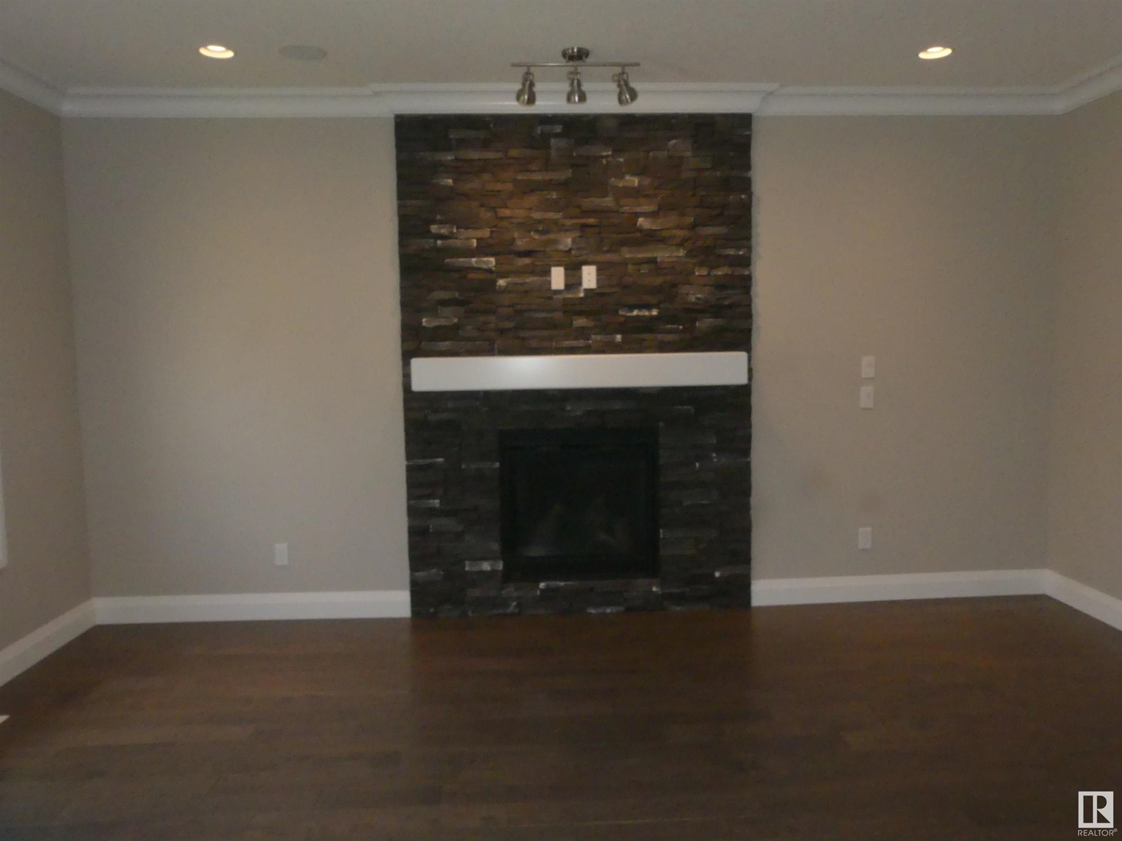 628 Ortona Wy Nw Nw, Edmonton, Alberta  T5E 6S9 - Photo 3 - E4444271
