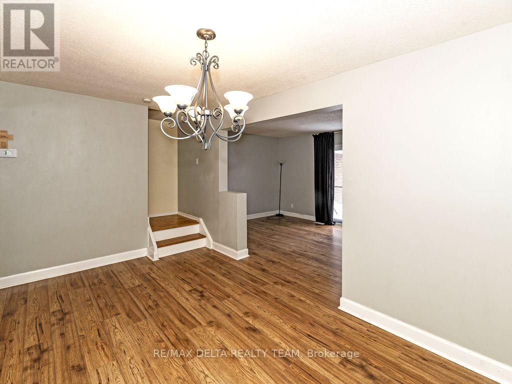 - - 3024 Fairlea Crescent, Ottawa, Ontario  K1V 8T7 - Photo 13 - X12245549