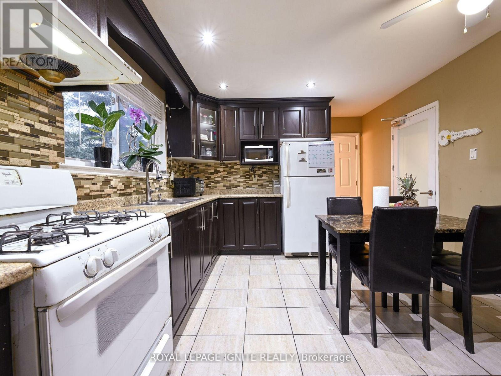 7141 Harwick Drive, Mississauga (Malton), Ontario  L4T 3A5 - Photo 12 - W12245436
