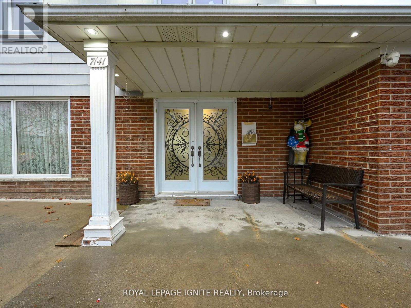 7141 Harwick Drive, Mississauga (Malton), Ontario  L4T 3A5 - Photo 6 - W12245436