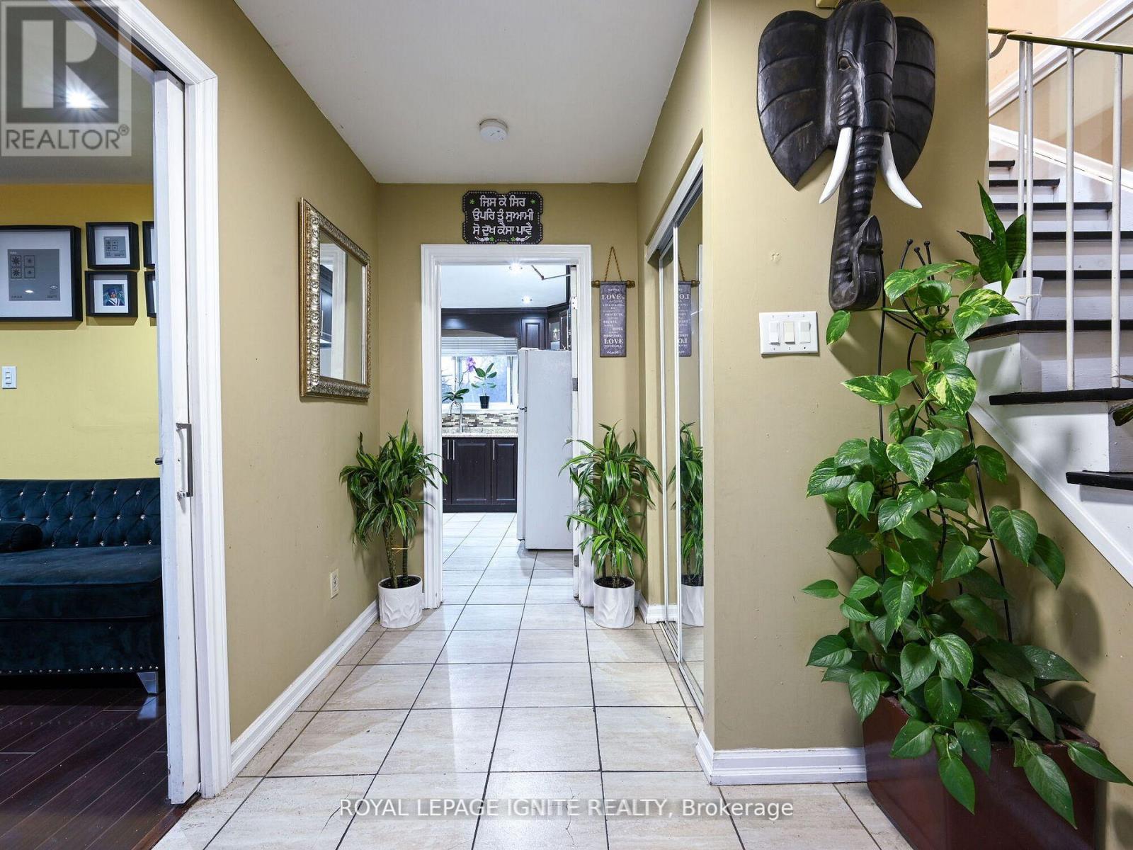 7141 Harwick Drive, Mississauga (Malton), Ontario  L4T 3A5 - Photo 9 - W12245436