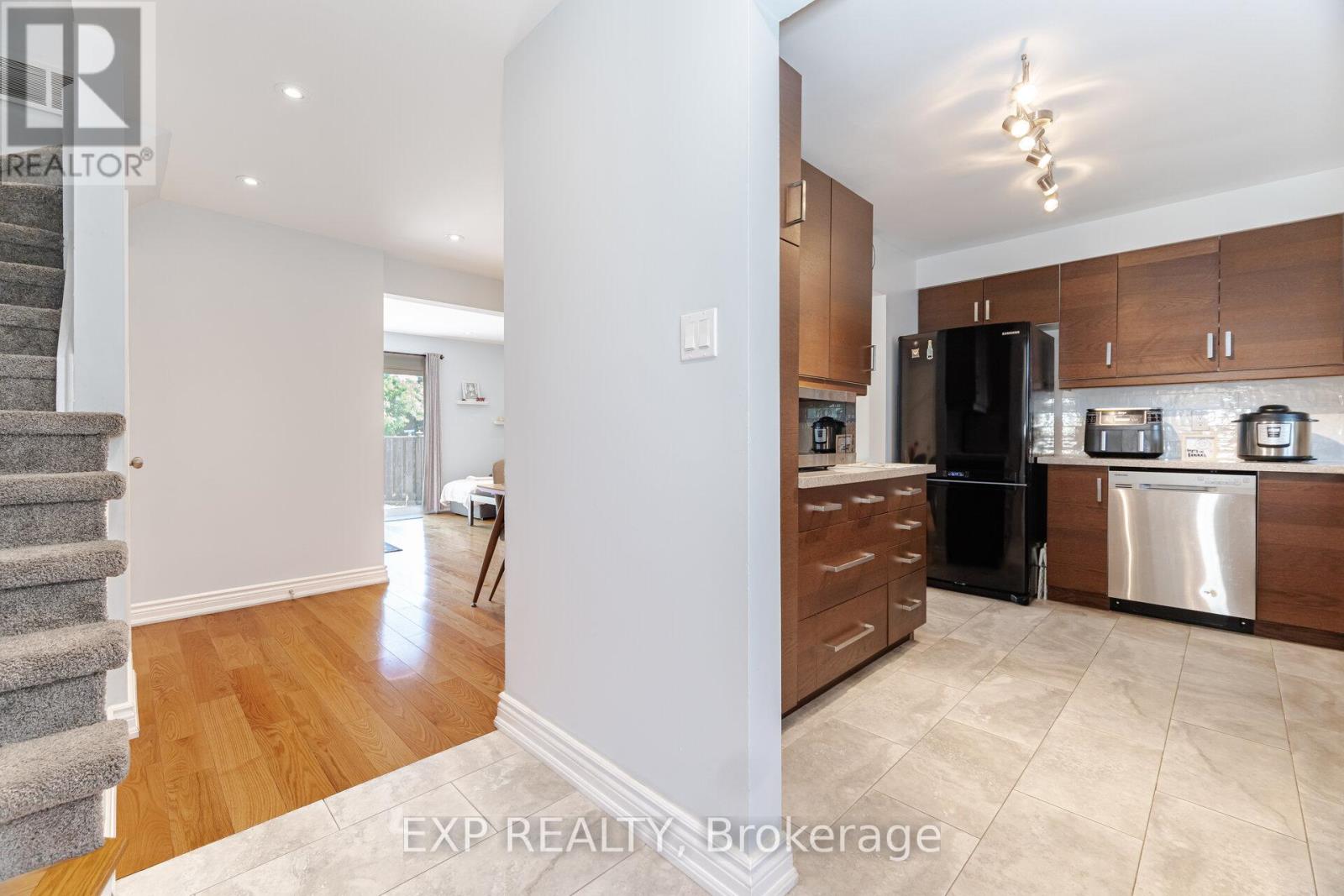 Property at 32 - 2779 GANANOQUE DRIVE image 5