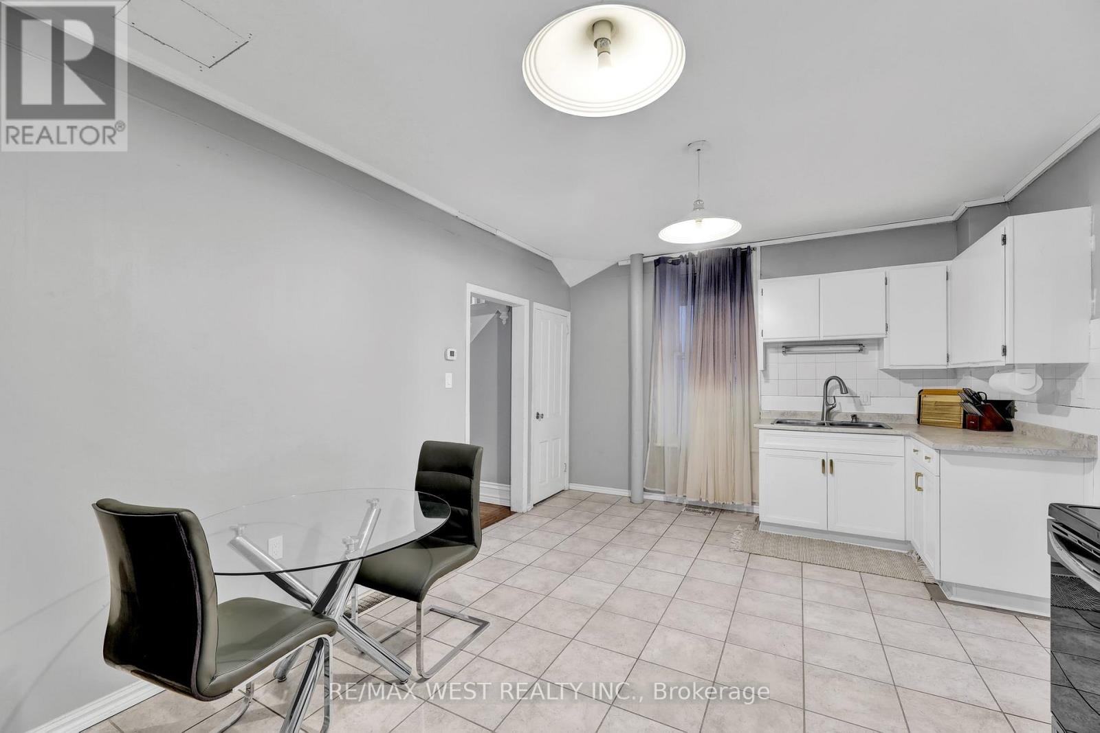 Property at 318 SIMCOE STREET image 5