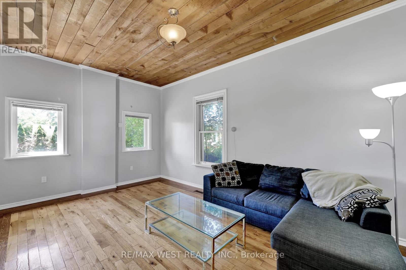 Property at 318 SIMCOE STREET image 4