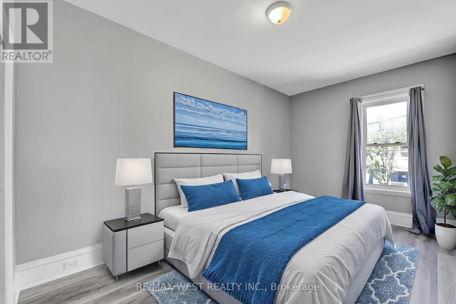 Property at 318 SIMCOE STREET image 5