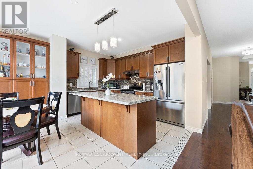 67 Bellroyal Crescent, Hamilton, Ontario  L8J 0E7 - Photo 20 - X12245608