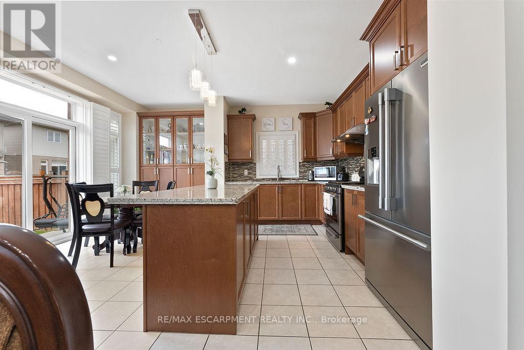67 Bellroyal Crescent, Hamilton, Ontario  L8J 0E7 - Photo 21 - X12245608