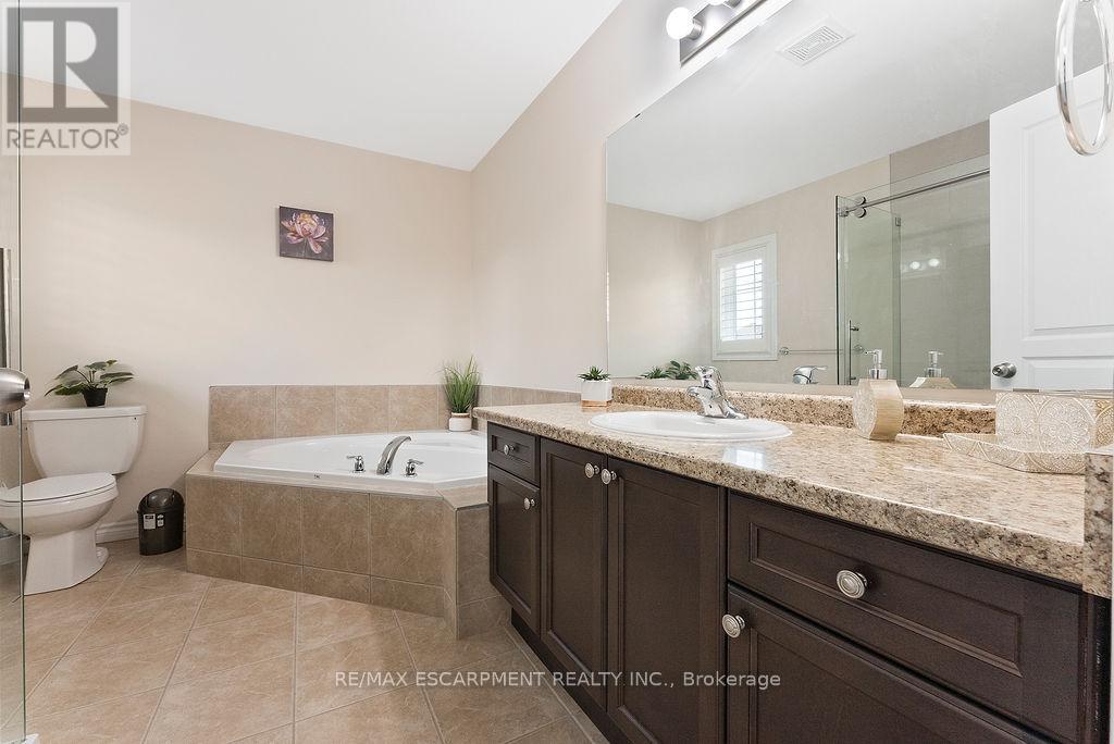 67 Bellroyal Crescent, Hamilton, Ontario  L8J 0E7 - Photo 25 - X12245608