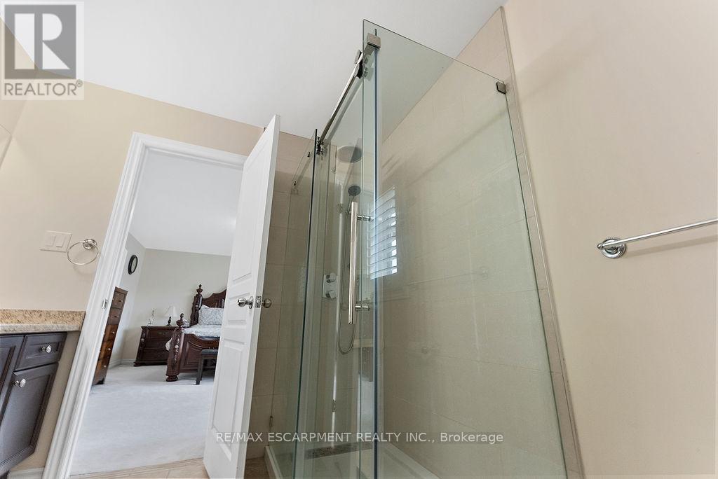 67 Bellroyal Crescent, Hamilton, Ontario  L8J 0E7 - Photo 27 - X12245608