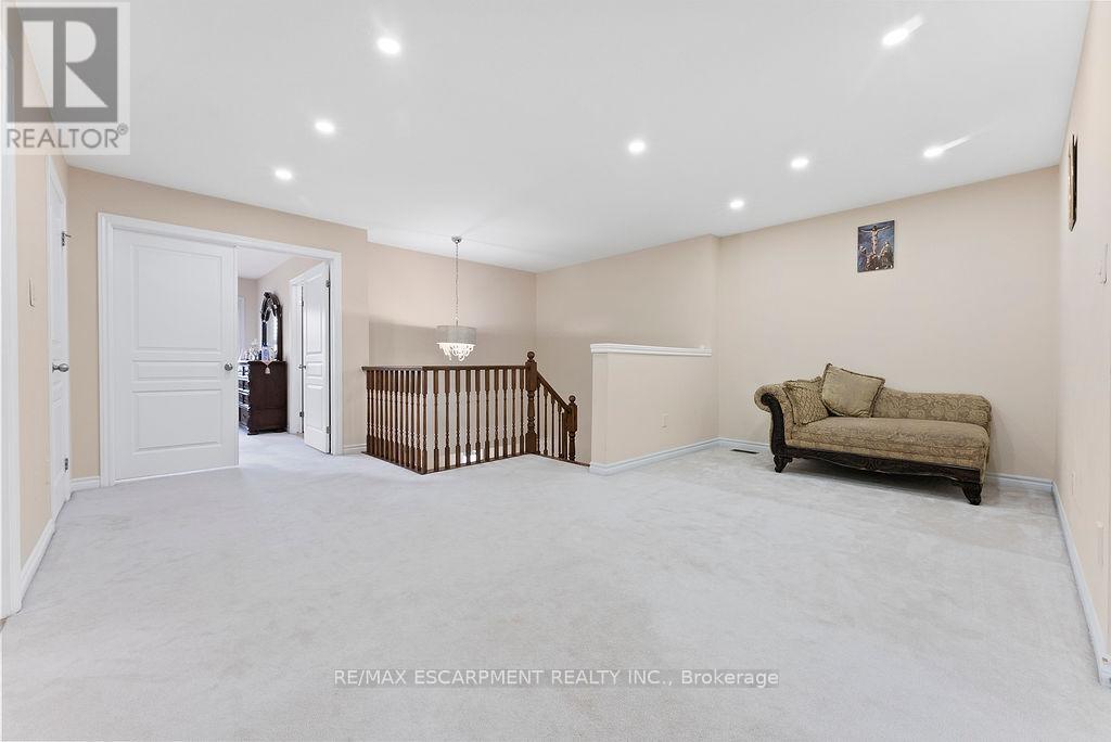 67 Bellroyal Crescent, Hamilton, Ontario  L8J 0E7 - Photo 30 - X12245608