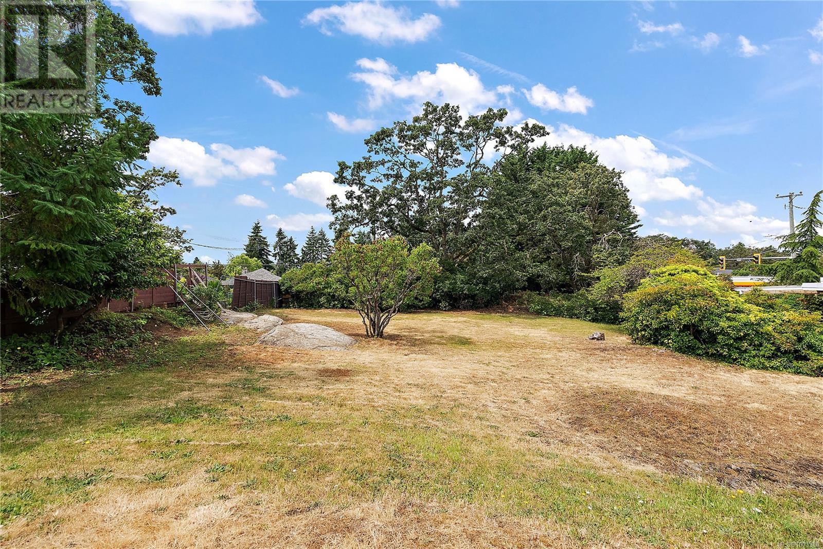 Property at 3749 Quadra St image 2