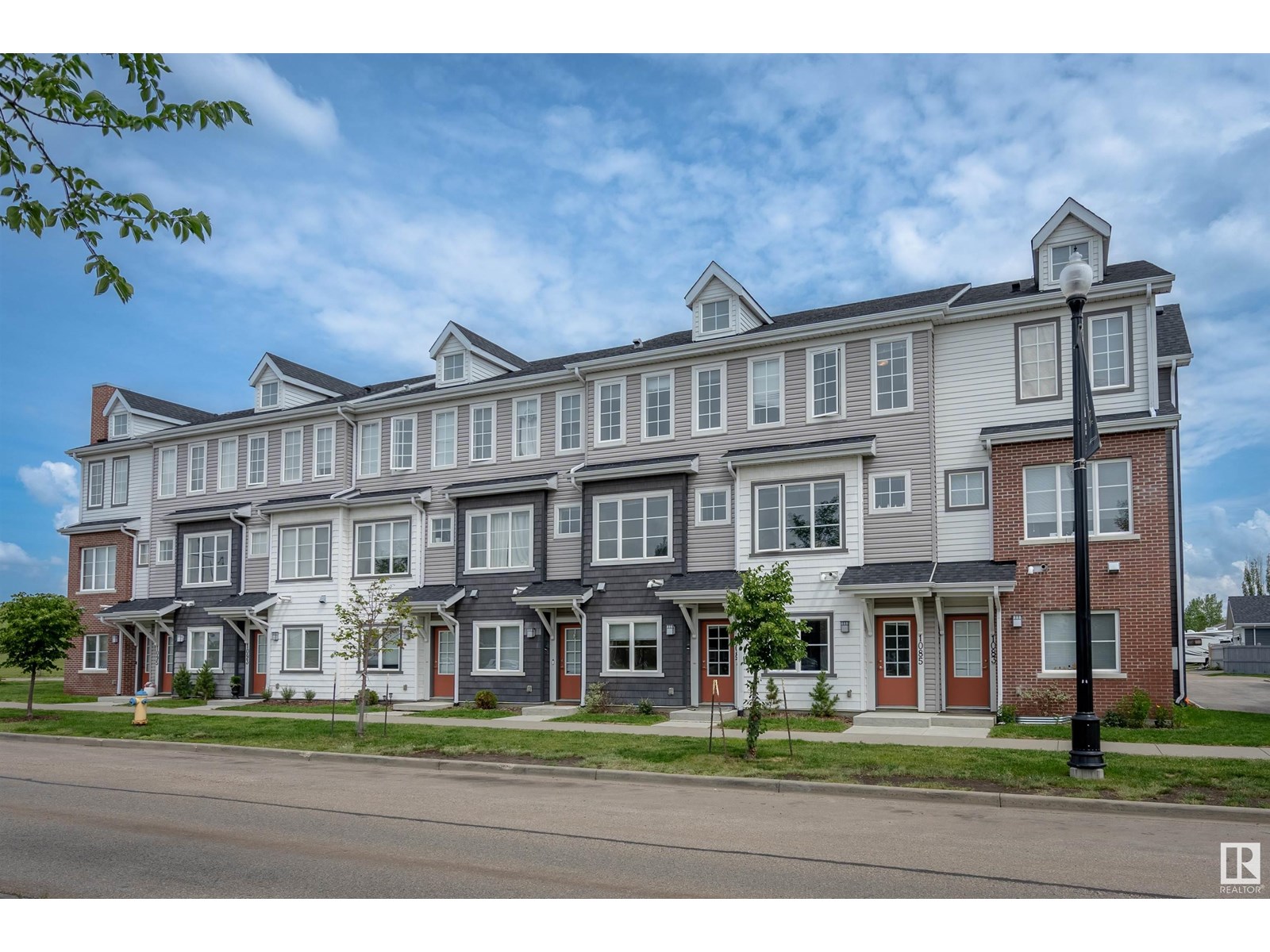 Property at 1085 GAULT BV NW image 1