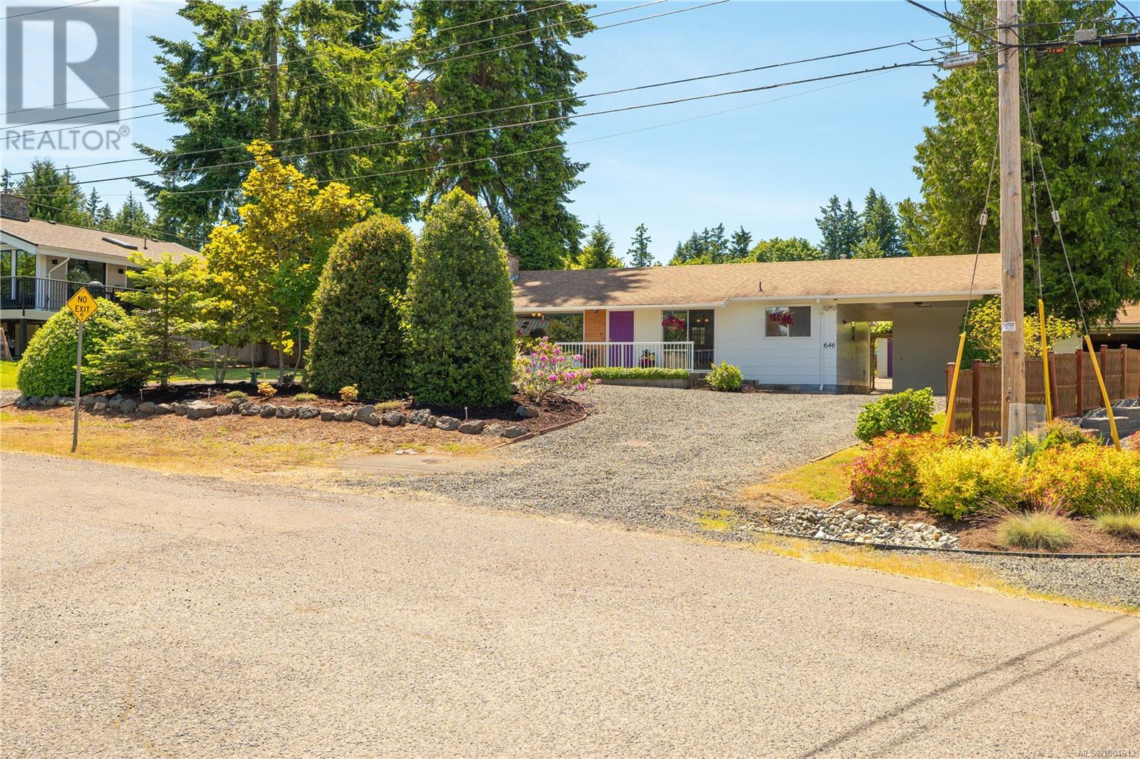 Property at 646 Hawthorne Rise image 5