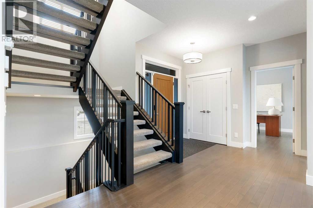 Property at 162 Canoe Crescent SW image 3