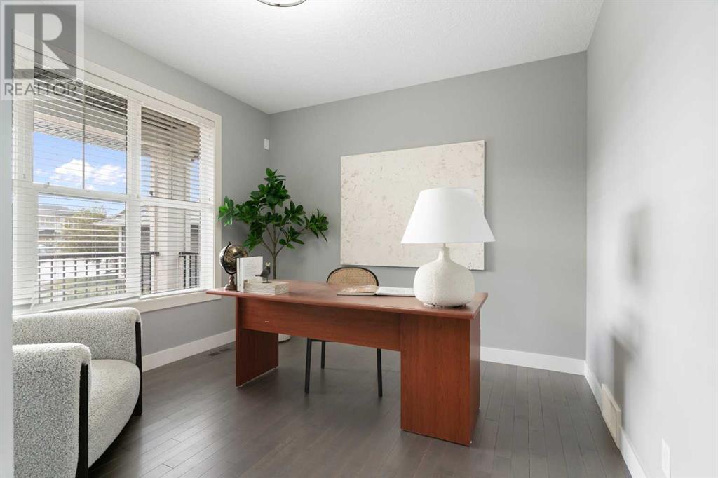 Property at 162 Canoe Crescent SW image 4